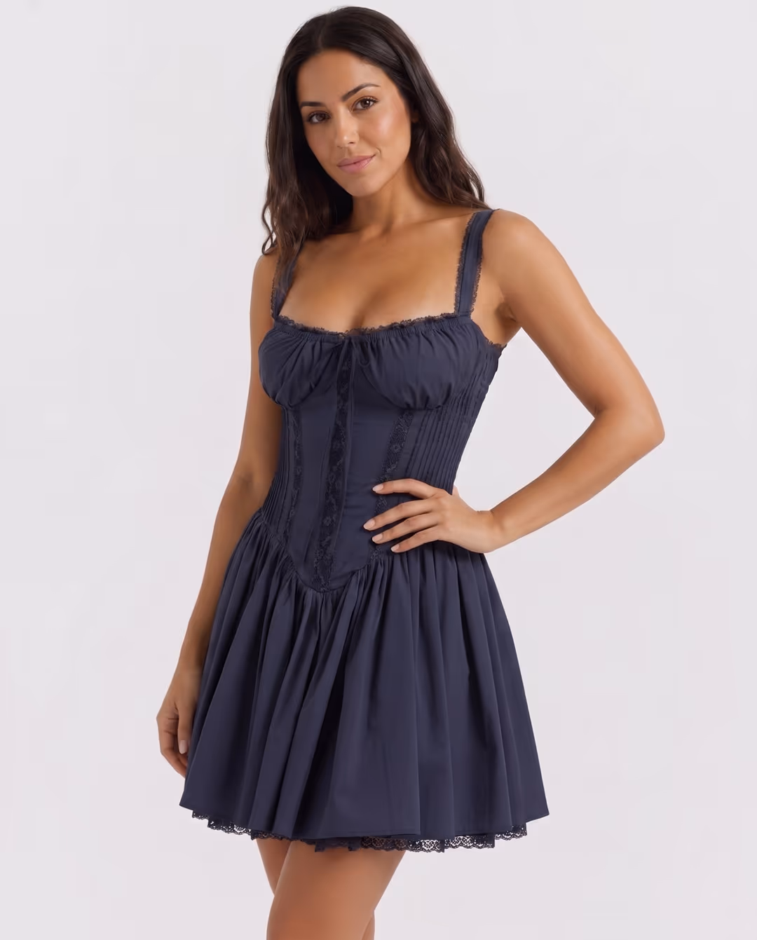 Luna Dark Blue — pose
